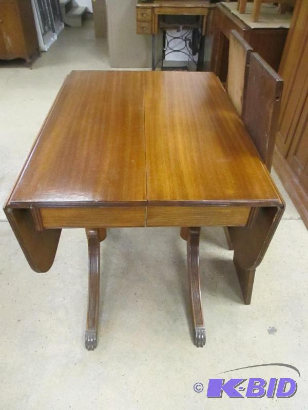 lot 30 image: Regency Style Pedestal Dining Table Drop Leaf