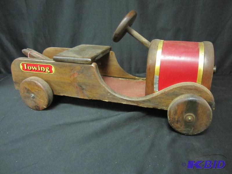 lot 40 image: Vintage Towing Truck Wood Toy