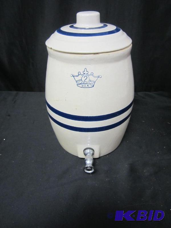 lot 42 image: Stoneware Robinson Ransbottom 2 Gallon Water Cooler Lid