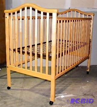 Maple Finish Adjustable Height Crib - Has 4 h...