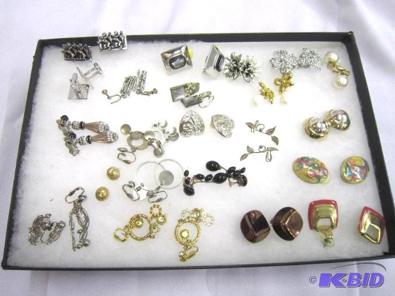 Huge lot of jewelry