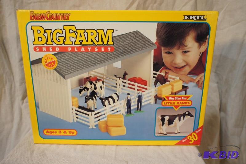 lot 12 image: New Farm Country Big Farm Shed Play Set  30p...