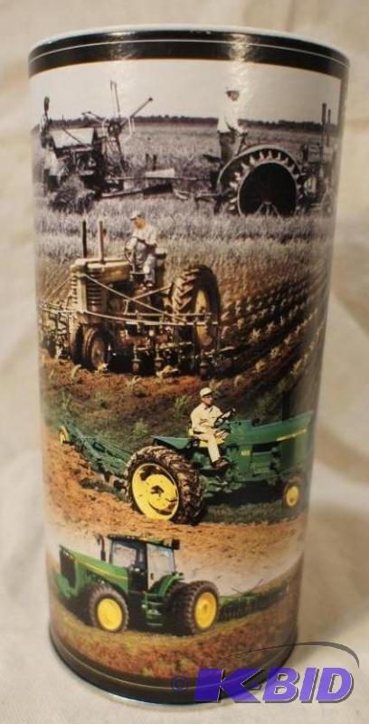 lot 17 image: New John Deere Tractor Jigsaw Puzzle - 550 pc...