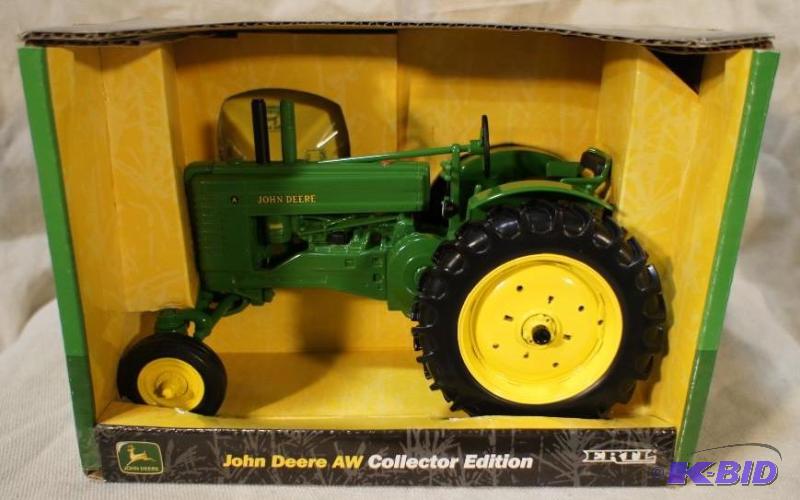lot 27 image: New In Box John Deere AW Tractor - 116 Scale...