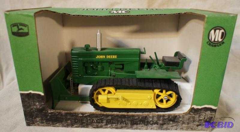 lot 64 image: New In Box John Deere Crawler - #JDM096. Plea...