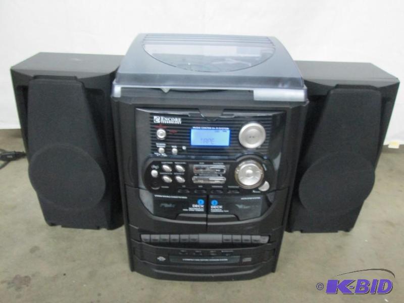 lot 13 image: Encore Technology 3 CD Turntable w Headphones