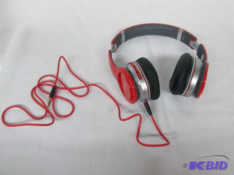 lot 16 image: iTrak Wireless Bluetooth Headphones w Microphone