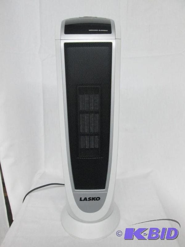 lot 18 image: Lasko Digital Ceramic Tower Heater