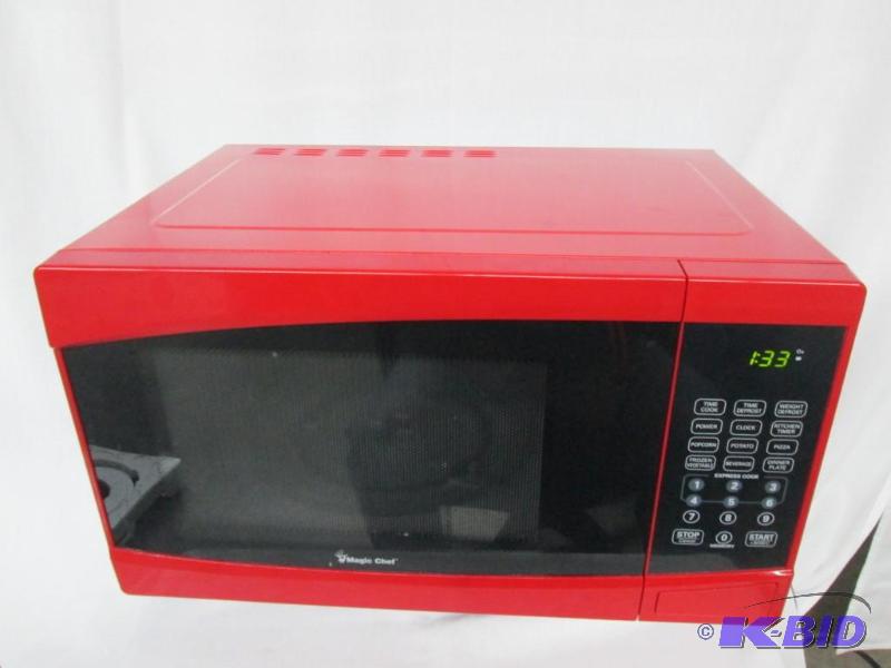 lot 23 image: Magic Chef 0.9 cu. ft. 900-Watt Microwave
