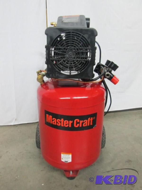 lot 3 image: Master Craft 2.5HP 10 Gallon Air Compressor