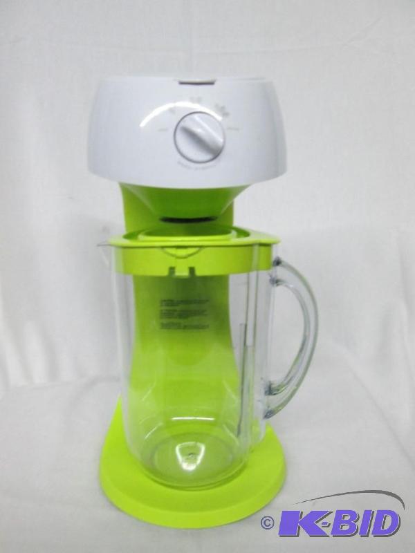 lot 33 image: West Bend Iced Tea Maker