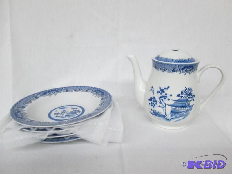 lot 38 image: Chinese Soupplate Set w Teapot - Blue