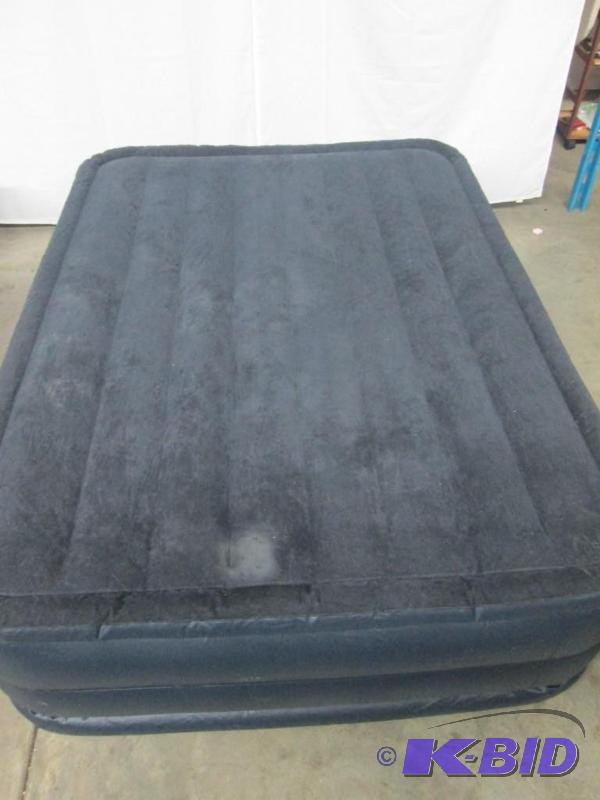 lot 41 image: Queen Airbed