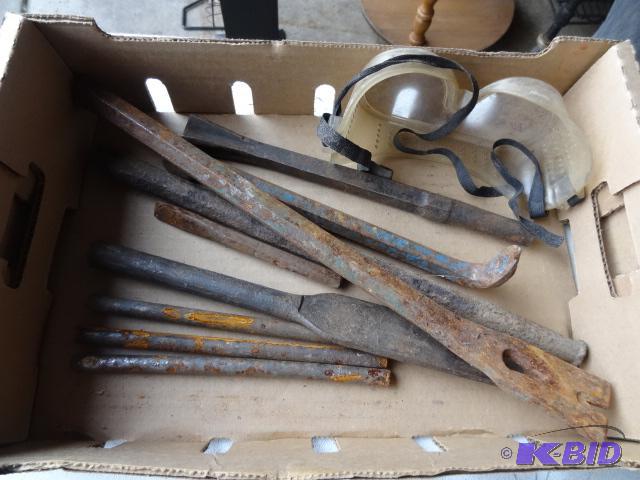 lot 100 image: Misc Hand Chisels and Pry Bars...
