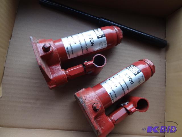 lot 109 image: Tool Shop 2 Ton Hydraulic Bottle Jack Qty 2...