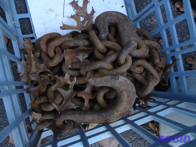 lot 14 image: 16 Heavy Duty Log Chain...