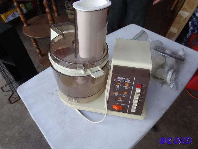 lot 140 image: Sears Counter Craft Food Processor, Comes wit...