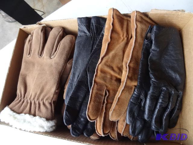 lot 148 image: Misc Winter Gloves...