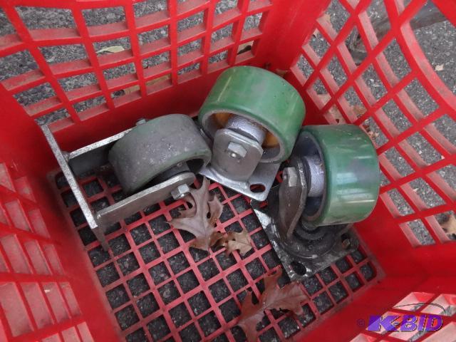 lot 16 image: 2 Fitted 4" Casters. 1 Swivel Caster...