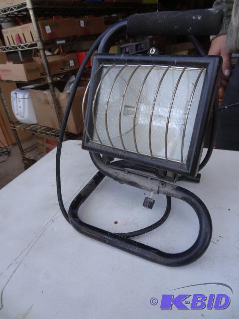 lot 181 image: Halogen Shop Light. 500 Watt...