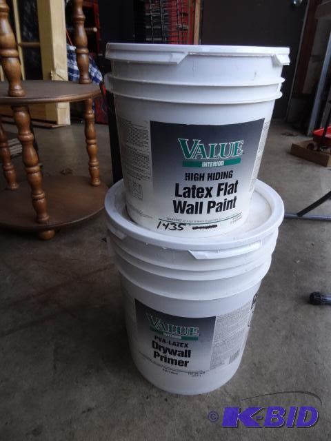 lot 186 image: Value Interior Latex Flat Wall Paint. 2 Gal. ...