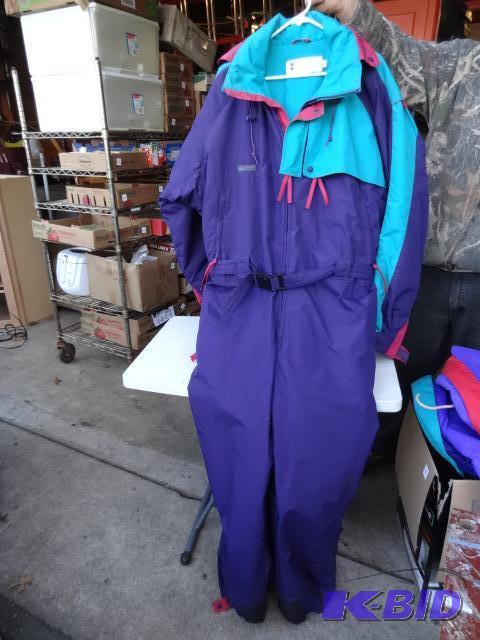 lot 200 image: Columbia XL Mens Snow Suit...