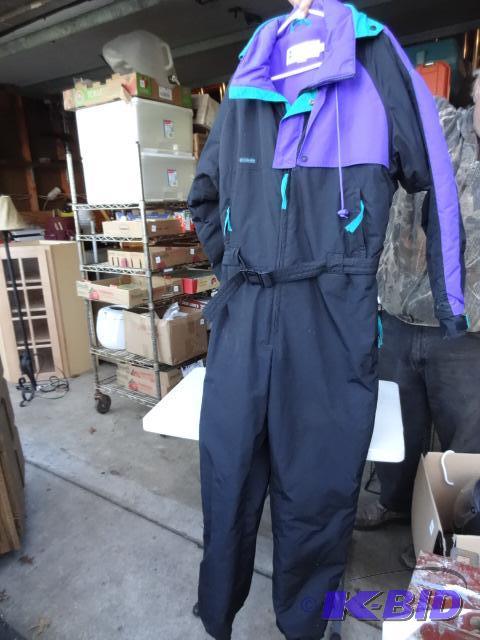 lot 202 image: Columbia L Mens Snow Suit...