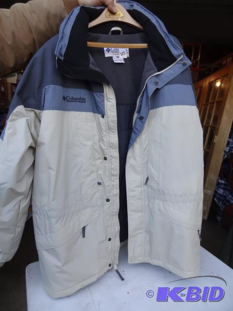 lot 203 image: Columbia Mens XL Winter Jacket...