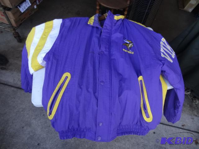 lot 204 image: Starter Vikings Jacket XL...