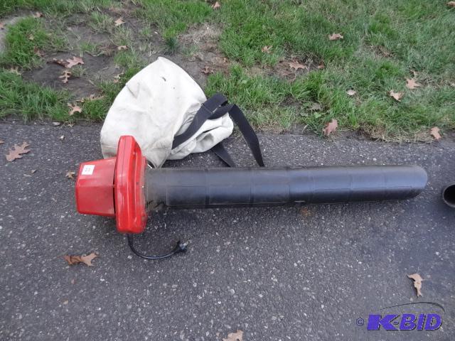 lot 22 image: Toro Leaf Vac. 120 Volt, Model 51545...