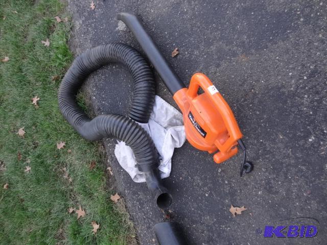 lot 23 image: Black and Decker Yard Cleaner Blower Vacuum. ...