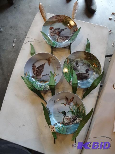 lot 269 image: Metal Wall Hanging Plate Rack with 4 Collecto...