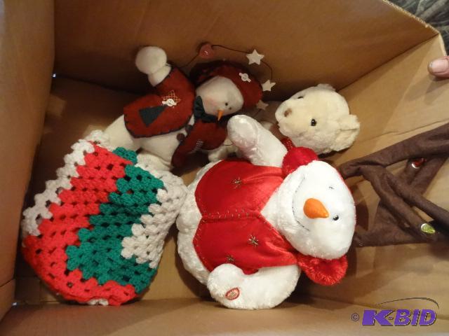 lot 291 image: Box of Misc Christmas Dcor...