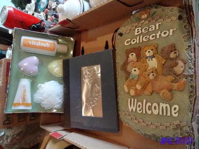 lot 305 image: Vitabath Kit, Bear Collector Welcome Sign, Ne...