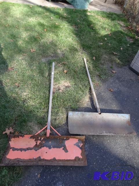 lot 31 image: 2 Metal Snow Shovels...