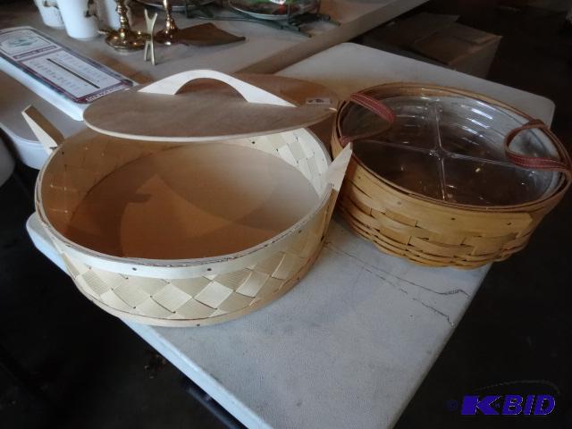 lot 314 image: Wood Carrying Pie Container. Wicker 4 Section...