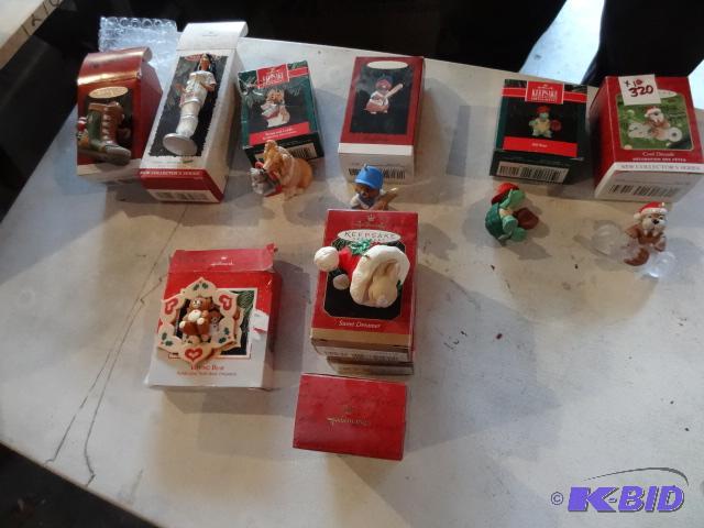 lot 320 image: 10 Hallmark Keep Sake Ornaments...