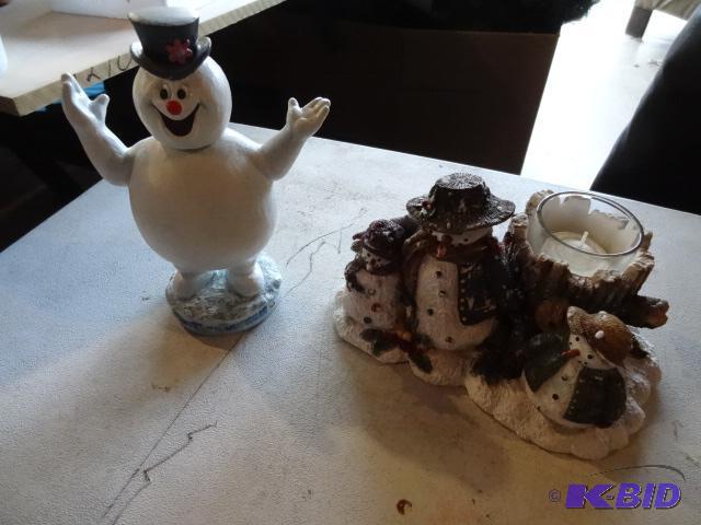 lot 323 image: Frosty The Snowman Collectible Bobble Head, S...