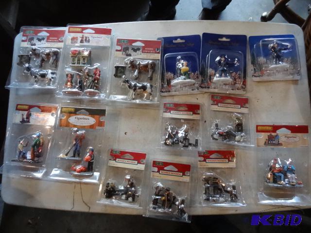 lot 326 image: Lemax Figurines for Collector Villages...