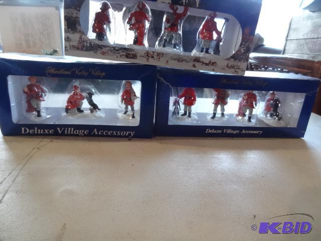 lot 328 image: Heartland Valley Village Figurines...