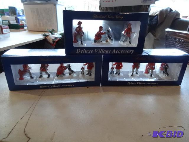 lot 329 image: Heartland Valley Village Figurines...