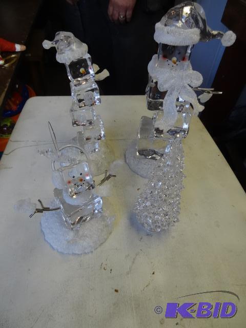 lot 337 image: Battery Operated Lighted Christmas Figurines....