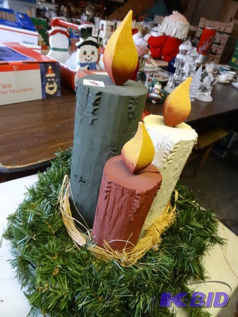 lot 339 image: Wood Candles in Middle of Wreath...