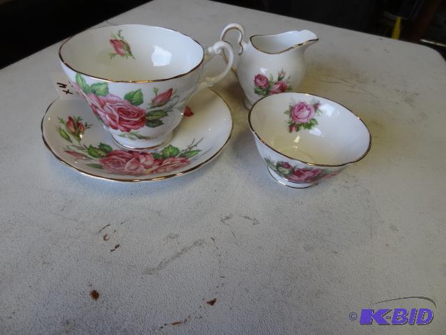 lot 342 image: Old Rose Victoria Bone China, 2 Pieces, Moss ...