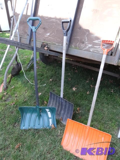 lot 35 image: 3 Plastic Snow Shovels...