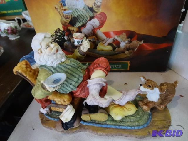 lot 360 image: Collectable Santa Center Piece...