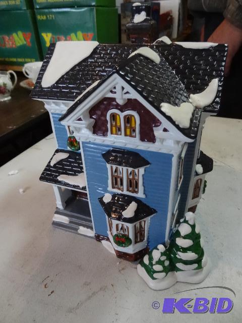 lot 370 image: Original Snow Village Glen Haven House...