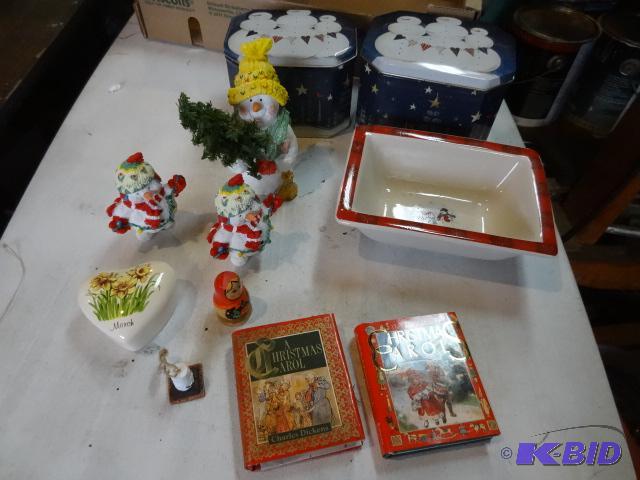 lot 372 image: Misc Christmas Dcor...