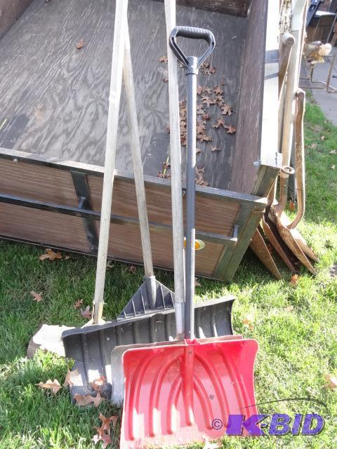 lot 39 image: 3 Snow Shovels, one is damaged. Metal Push Bl...