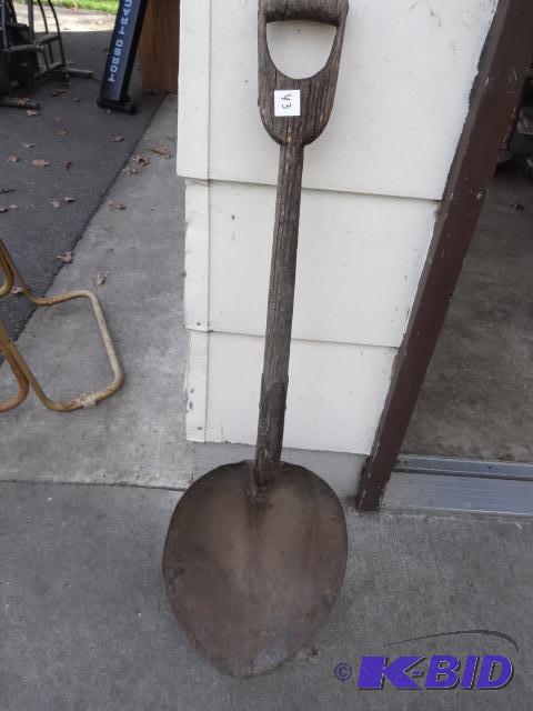 lot 43 image: Vintage Scoop Shovel...